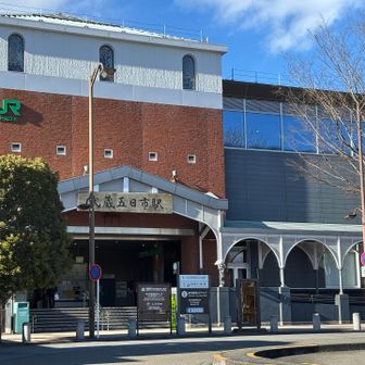 武蔵五日市駅、手書き看板が渋くていい！
駅そば屋があったらもっといい！
電車が基本30分に1本なので、待ち時間につるっとかけ蕎麦1杯でも食べられたら、帰りの電車で幸せいっぱいに爆睡できそう
