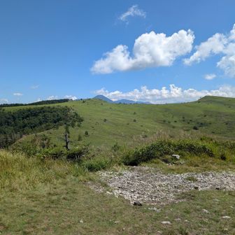 南北の耳越しの蓼科山
