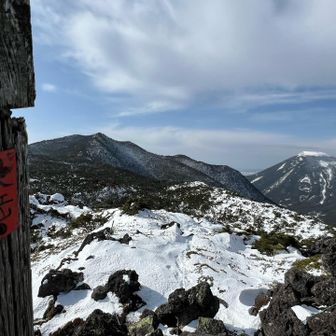 左は、戻らなければならない北横岳。

右奥は、蓼科山