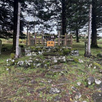 諏訪神社
鎌倉時代には全国の武士達が集まり盛大に流鏑馬（やぶさめ）などの奉納射技が行われていたとか