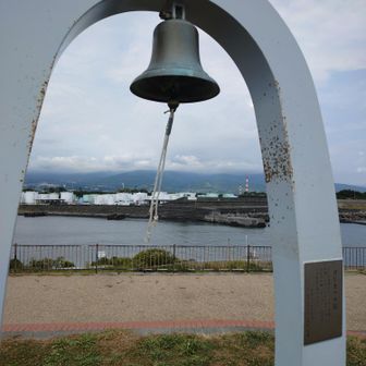 田子の浦みなと公園、スタンプチェックポイントのはじまりの鐘🔔。