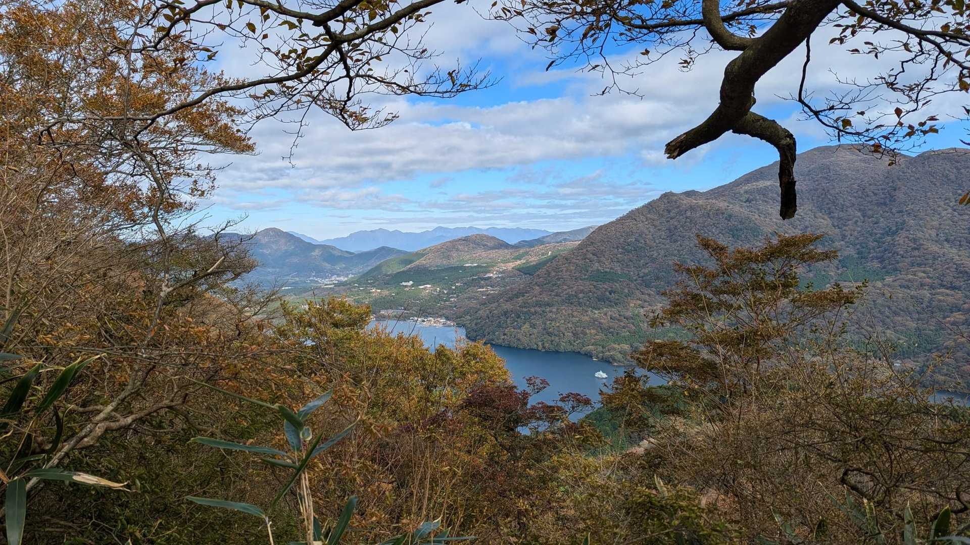 桃源台駅-湖尻峠-三国山-山伏峠-海ノ平 縦走コースの写真