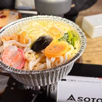 今日は鍋焼きうどん❗️重量はあったけどその甲斐有り、冷えた身体に染み込みムッチャ美味しかった、懸念のスープも無理せず完飲。