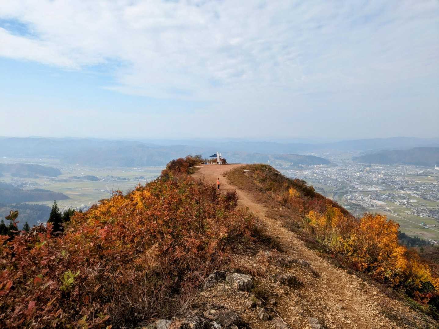 超えたら絶景＆エイド✨思わず凄ーっ！と言ってしまうほど。
毎回エイドにコーラがあるのはありがたい！