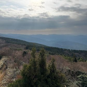 脊振方面🍈三瀬峠は遠いよねと話🗣️
よもぎもち昔登った（通過した）三瀬山の事記憶になかった😅