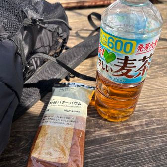 下社で行動食。無印良品週間サイコー。バターバウムおいしかった🧈