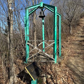 鐘。

いい音。

でも鳴らすと少し悪い事をしている気になる。