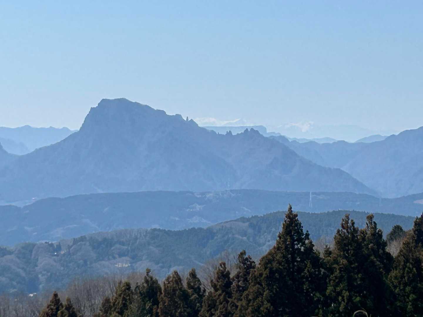 奥には荒船山