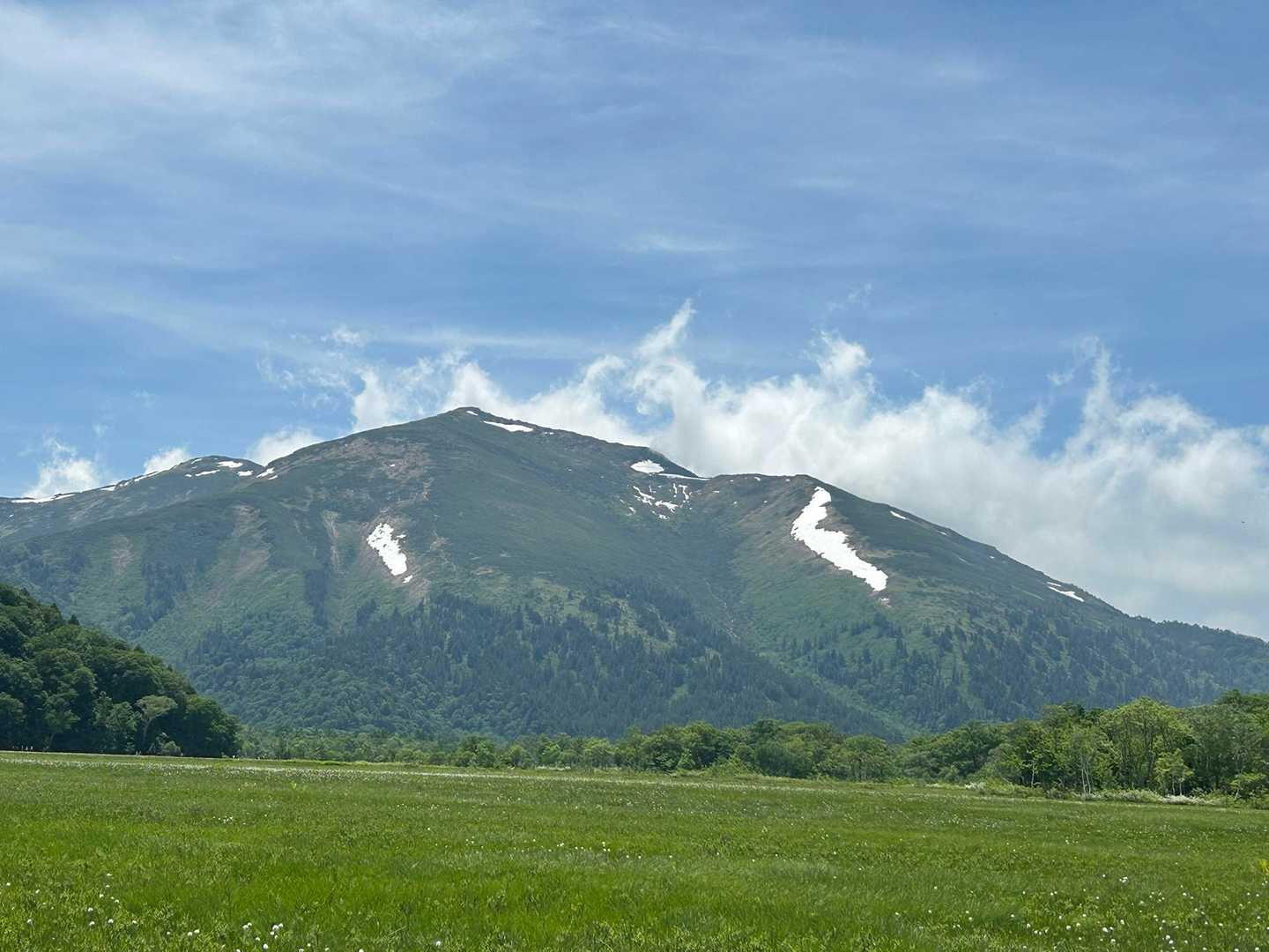 雄大な至仏山