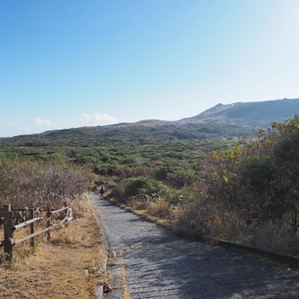 カルデラ内に下ります