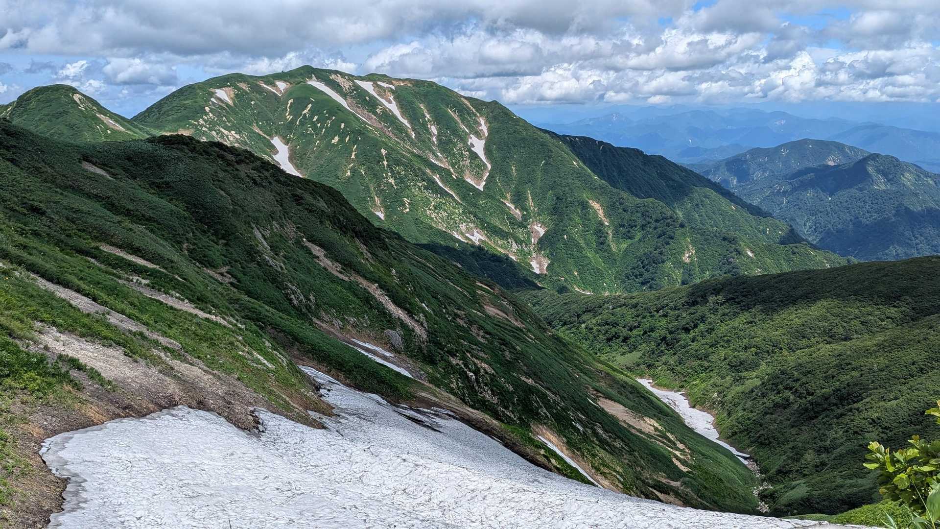 今年は残雪が多い