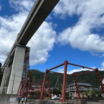新しい橋脚と古い橋脚