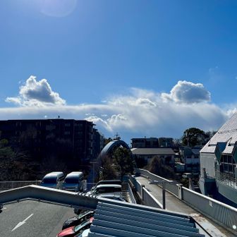 五月山体育館横、一本アーチがある風景。
雲がなんか凄いことになってる😳