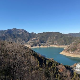 神流湖
青くて綺麗だ