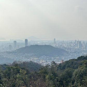 あの丘陵は比治山？
遠くには安芸小富士