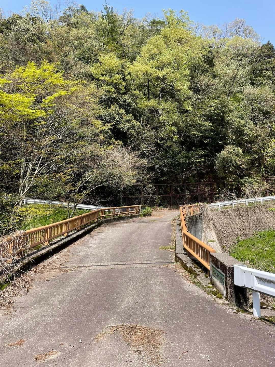 大判焼き屋さんの前の広い駐車場に車を停めてスタートです。