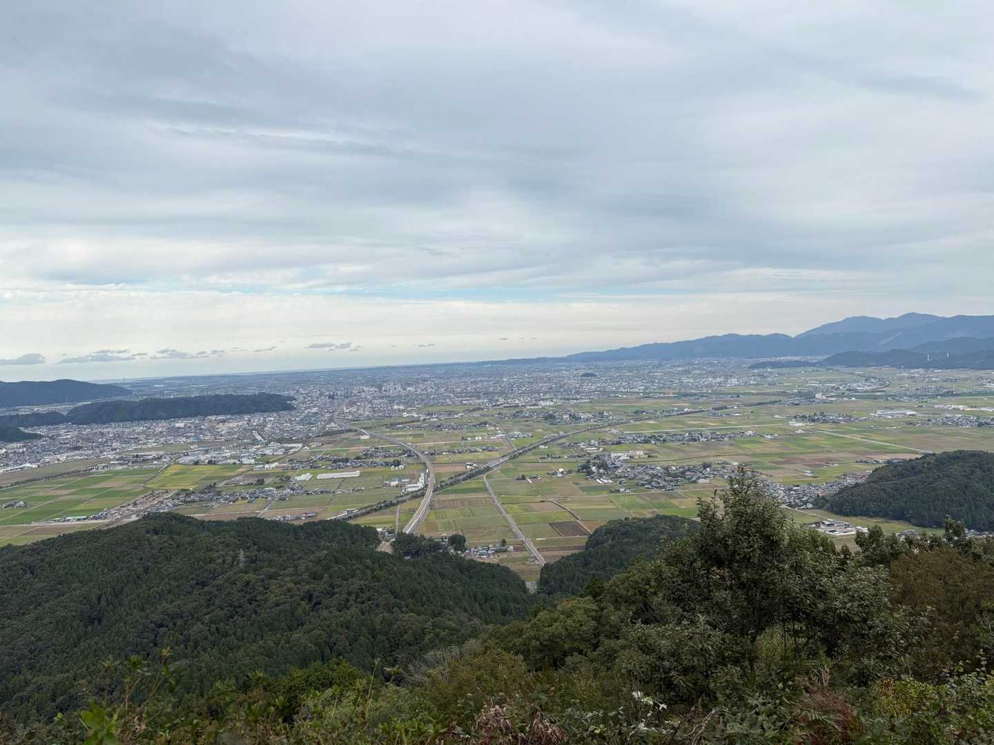 文殊山 | 泰澄が開いた知恵の山、雲海と新幹線を見下ろす福井のソウルマウンテンの写真