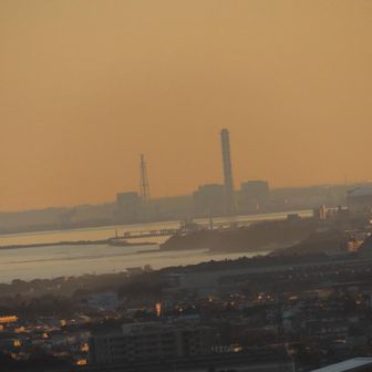 公園に戻って
日立港方面
日立灯台もうっすら