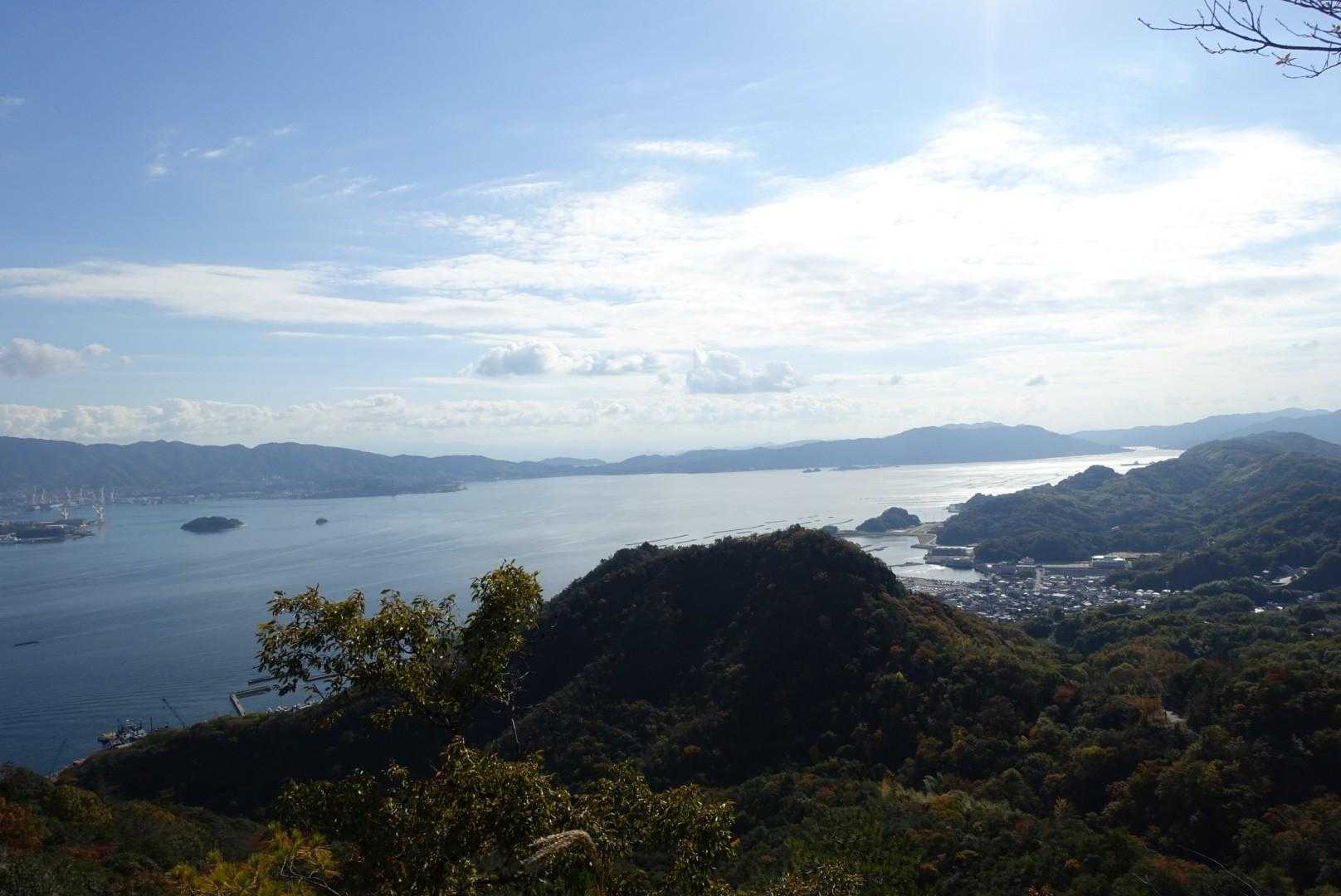 山に入るとすぐ
展望所あり