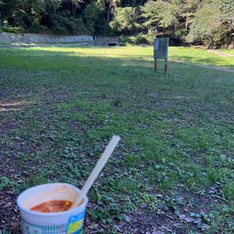 河原でお昼ごはん。