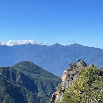 中央稜
山ガールが見ている方向へ降りていきます