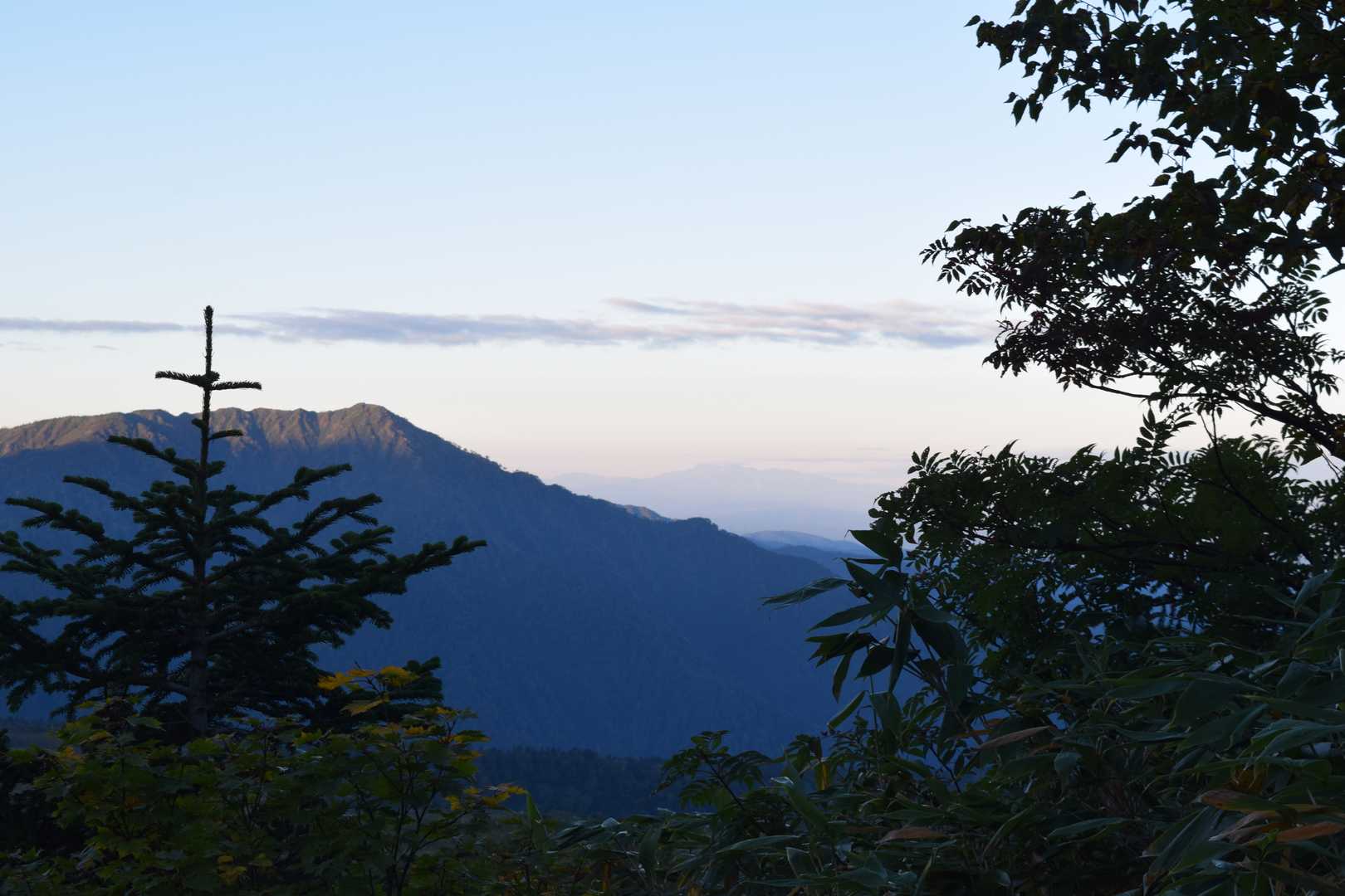 あの向こうは白山である