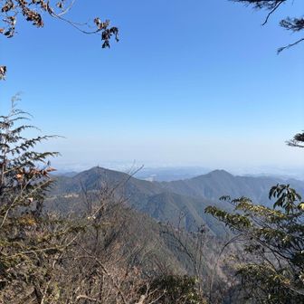 左側がこれから向かう日の出山