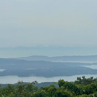 七尾湾、奥には立山連峰がうっすらと見える