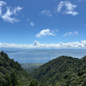 北比良峠からの景色
青い空、白い雲！最高じゃあないですか〜