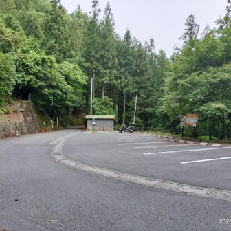 駐車場はもう僕のバイクだけでした。