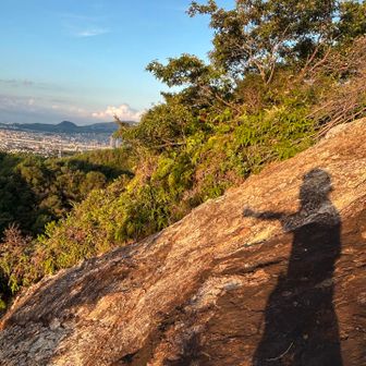 影あそび。
甲山を指している。
つもりです。