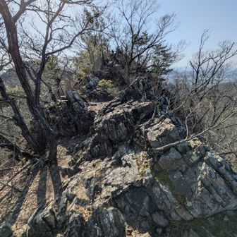 ほどよく岩の露出した尾根筋が楽しい