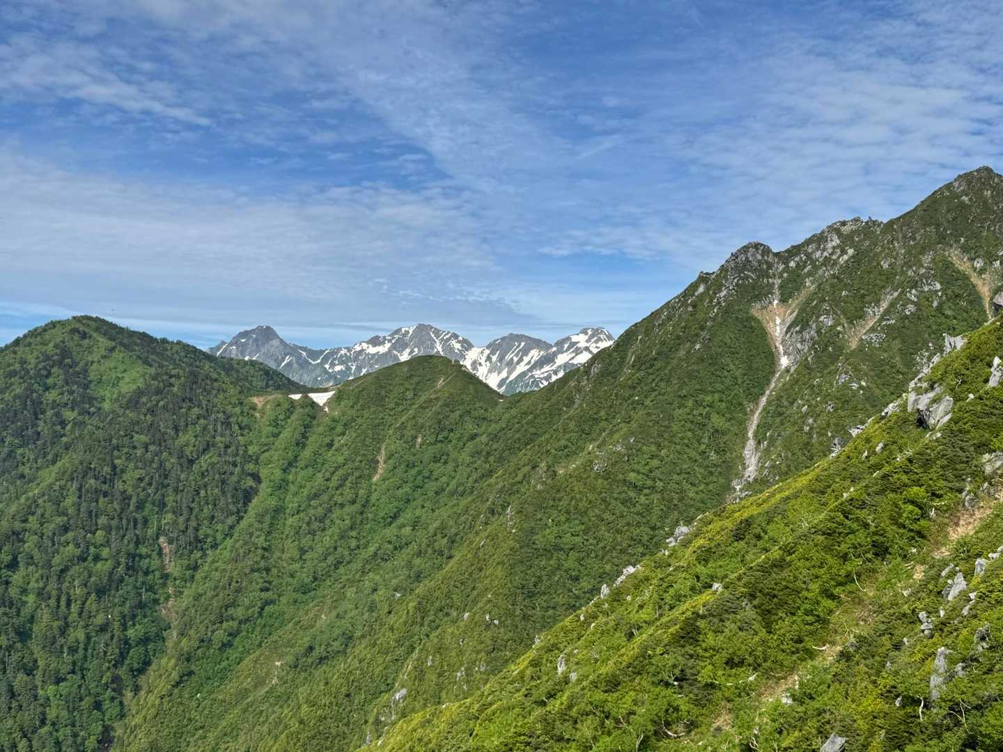 穂高の山々が見えてきた！
奥に見えるのは左から、
前穂高岳、奥穂高岳、涸沢岳、北穂高岳。
気持ちが盛り上がってきた！