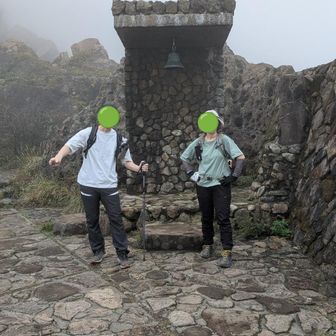すがもり越え
レポでよく登場する📸スポット

遭難防止の祈りが込められた‹愛の鐘🔔›

私達も仲間入り〜