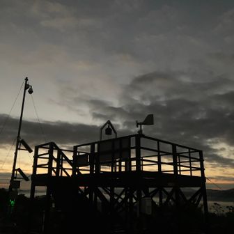 おはようございます。
暗闇の中、月屋山展望台到着
寒い🥶
誰もいない😅

（後ほど5人の方達もあらし見に来られました）