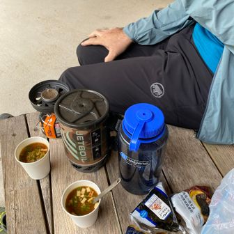 お昼食べました。味噌汁最高です
