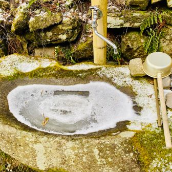 凍って水も出ましぇん