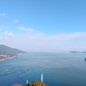 ナイスビュー見ながら瀬戸内アルプストレイルの余韻に浸りながらまったりします。

問題は下山飯をどこで何を食べるかだ🤔

島内で目星をつけていた老舗のラーメン屋はまさかの臨時休業でした😯