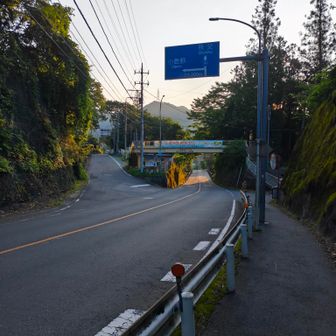 左の脇道に入ります