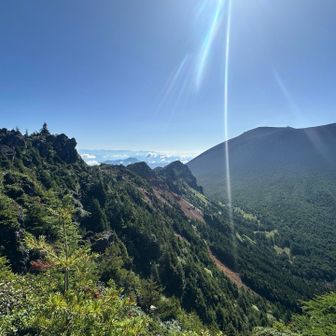 歩いてきた稜線と浅間山