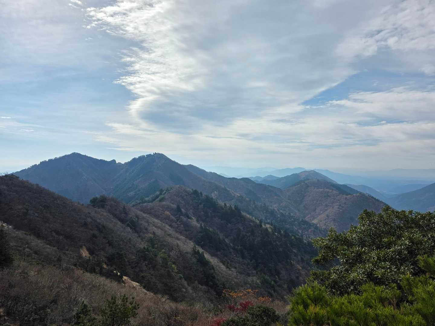 仙ヶ岳西峰と東峰
まだまだ遠い…
細かなアップダウンが💦