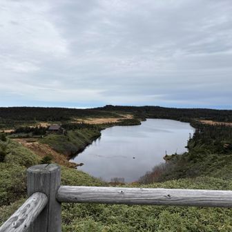 展望テラスから八幡沼を望む