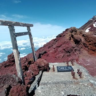 三島岳から富士山頂上を眺望