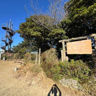 大楠山山頂、展望台は立入禁止です🚧ベンチも多いのでしばし休憩
