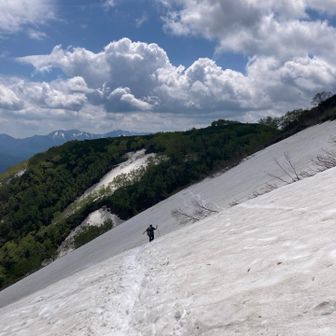 下山はアイゼン装着してます

アイゼン装着しての赤岳からの雪渓下りはすごく楽しい😀
