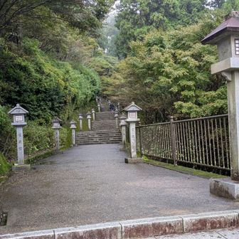 悪天候にもかかわらず、山頂には大勢の方がおられました。