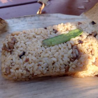 槍ヶ岳山荘のお弁当は中華ちまき。たっぷりボリュームあって美味しい。。