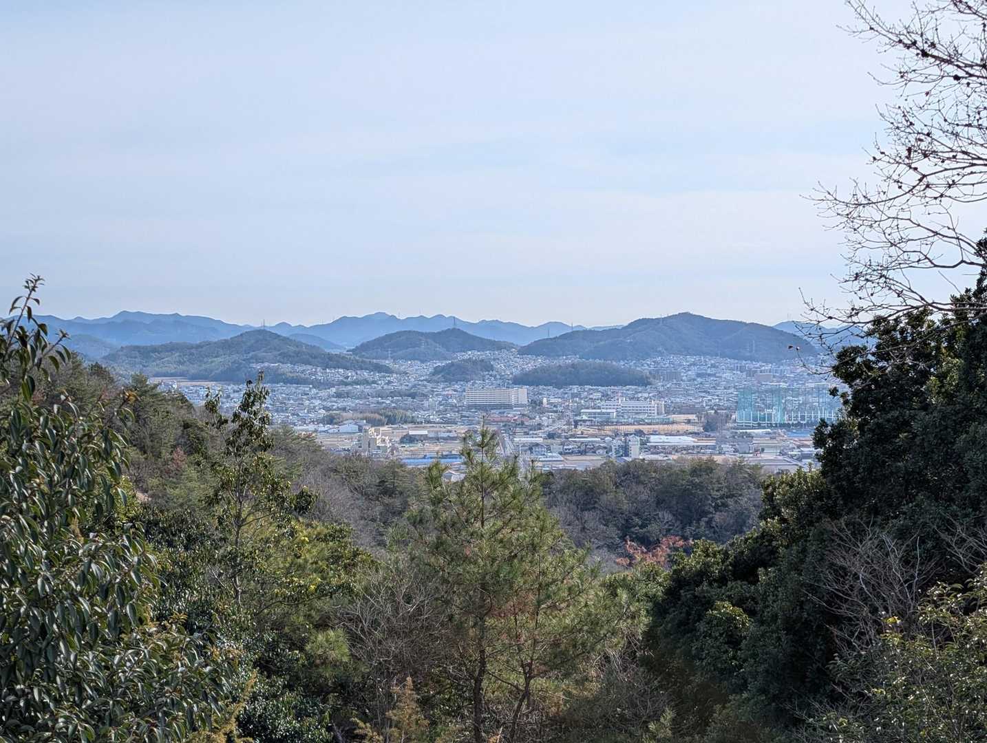 東側、八丈岩山