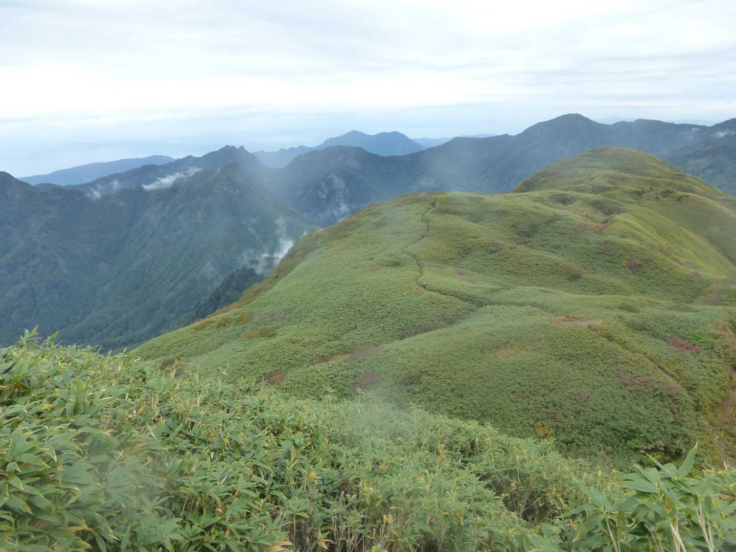 登山道が織りなす「美女の横顔」を見下ろせて良かった♪