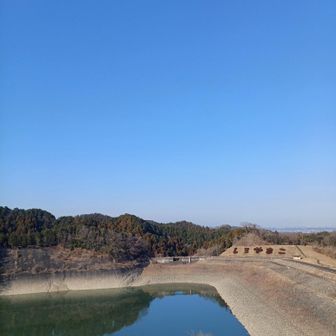 城山湖展望台から📷
ここまではクルマで
来れるみたいですね🚗🚙　

「しろやまこ」の文字
カワイイ😊

この後、無事に🅿到着でGoal🏁

今日も楽しかった〜🎵
ピーク12もGET✌
